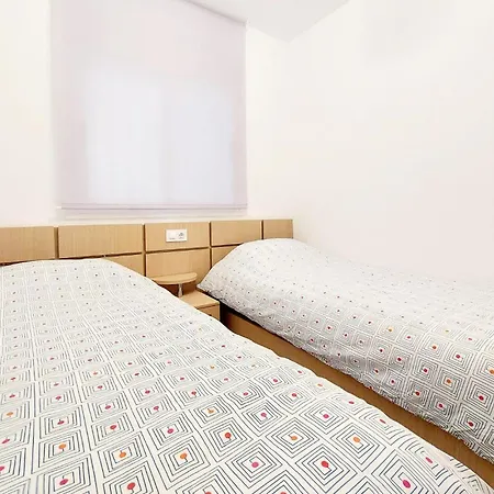 2 Bedroom Awesome In Torre La Sal Apartment *
