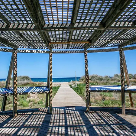 2 Bedroom Awesome In Torre La Sal